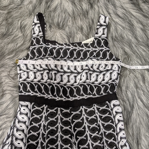 NWT Alex Marie "Penelope" embroidered crochet dress - Picture 8 of 10